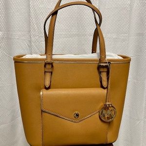 Michael Kors NEW Medium tote Color : Acorn (Chestnut).Gift for the Holidays!